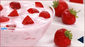 طريقة صنع زبادي الفراولة منزليًا بمكونات بسيطة وطعم طبيعي